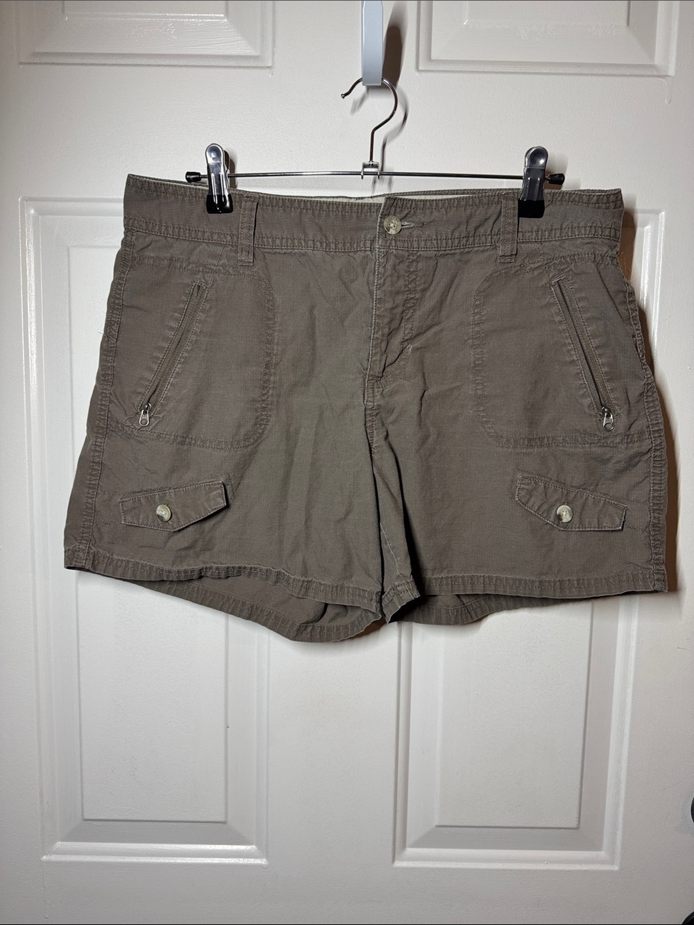 Casual Women's Cargo Shorts in Olive Green
